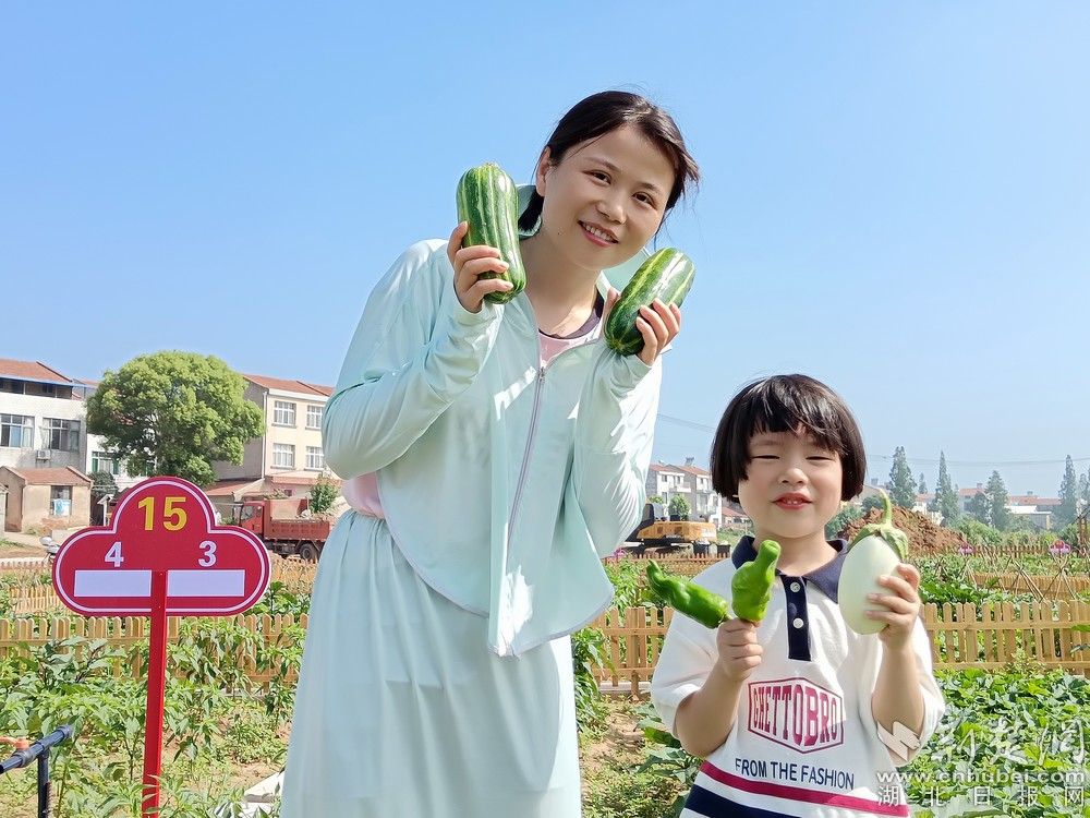 收獲的喜悅。通訊員 程愛華 攝.jpg.jpg